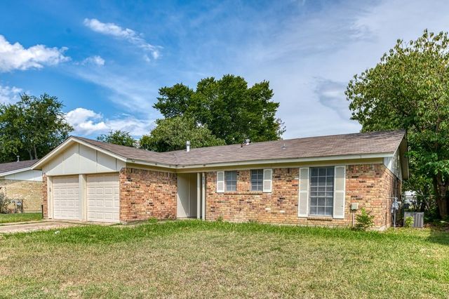 8013 Emerald Hills Way, North Richland Hills, TX 76180