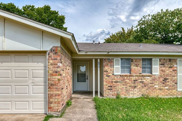 8013 Emerald Hills Way, North Richland Hills, TX 76180