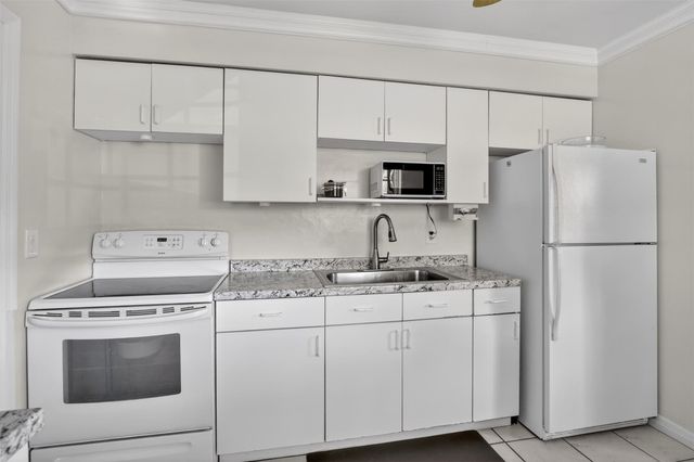 6717 Farragut, Hollywood, FL 33024