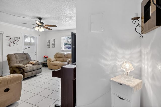 6717 Farragut, Hollywood, FL 33024