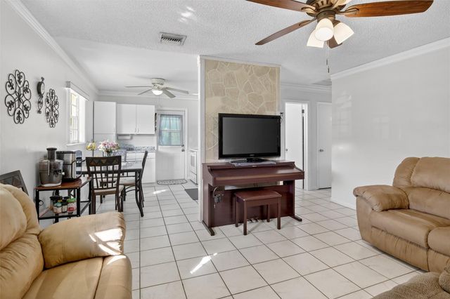 6717 Farragut, Hollywood, FL 33024