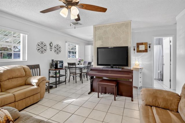 6717 Farragut, Hollywood, FL 33024