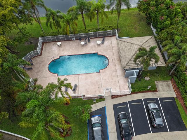 5220 NW 53rd Avenue, Coconut Creek, FL 33073