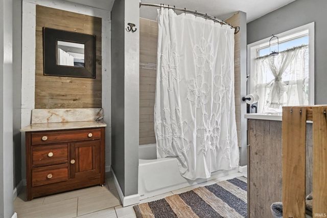 1009 E Ewing Avenue, South Bend, IN 46613