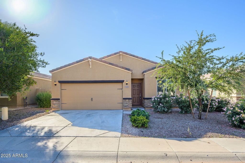 8221 W ATLANTIS Way, Phoenix, AZ 85043