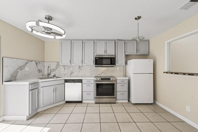 2104 Sharon Way, Modesto, CA 95350