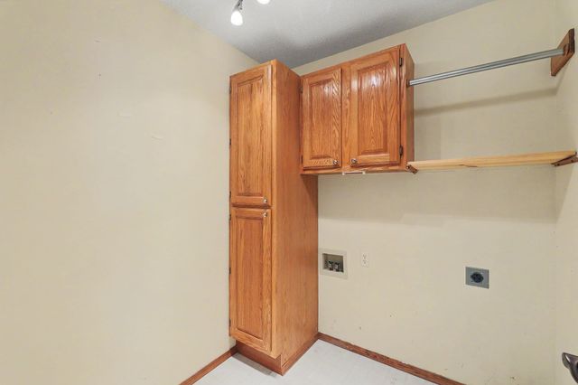 632 N Cedar Downs Ct, Wichita, KS 67235