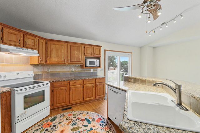 632 N Cedar Downs Ct, Wichita, KS 67235