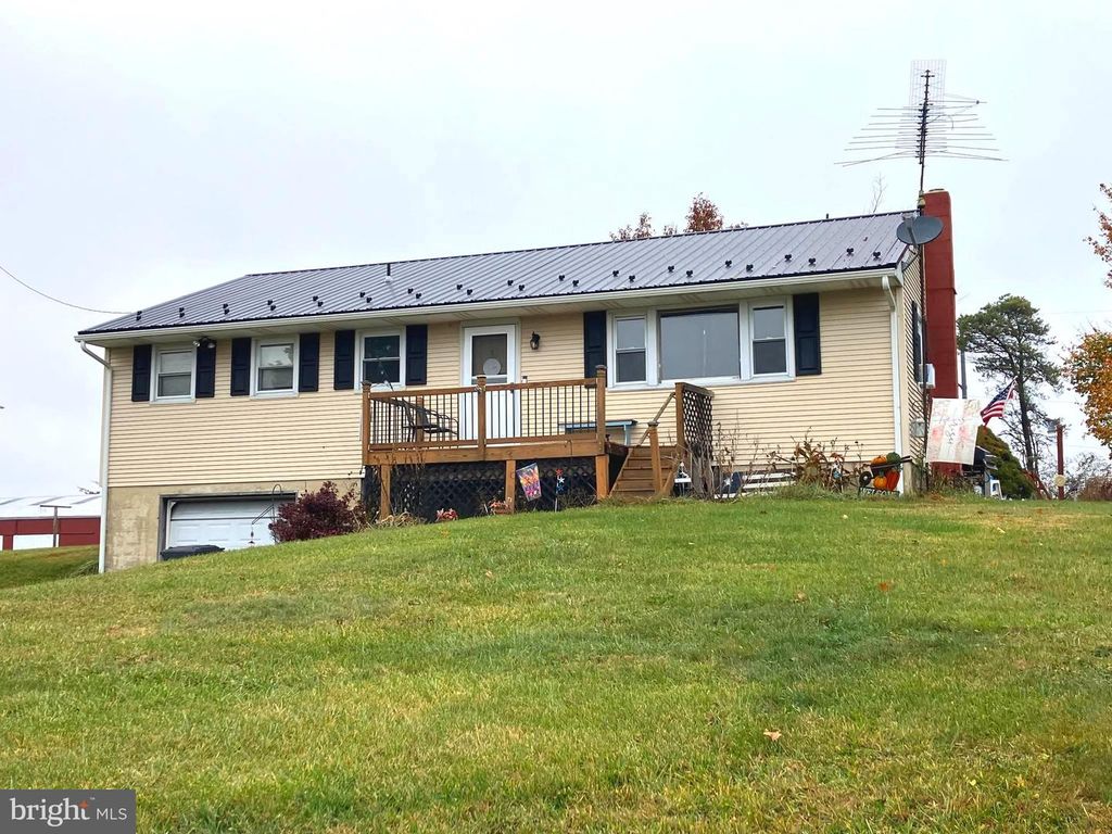 2019 SNYDER RD, Red Lion, PA 17356