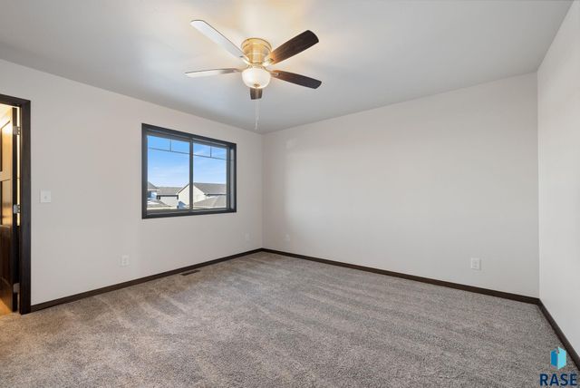 6146 S Bison Pl Place, Sioux Falls, SD 57108