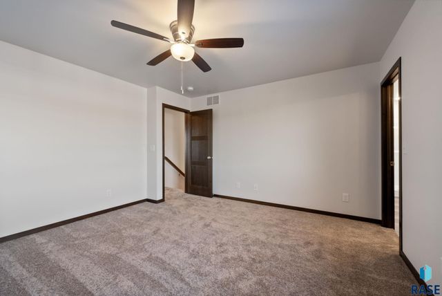 6146 S Bison Pl Place, Sioux Falls, SD 57108