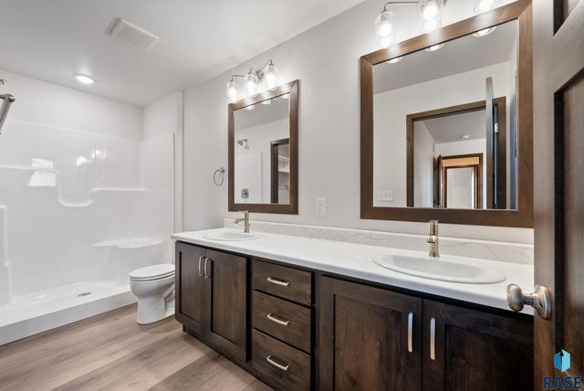 6146 S Bison Pl Place, Sioux Falls, SD 57108