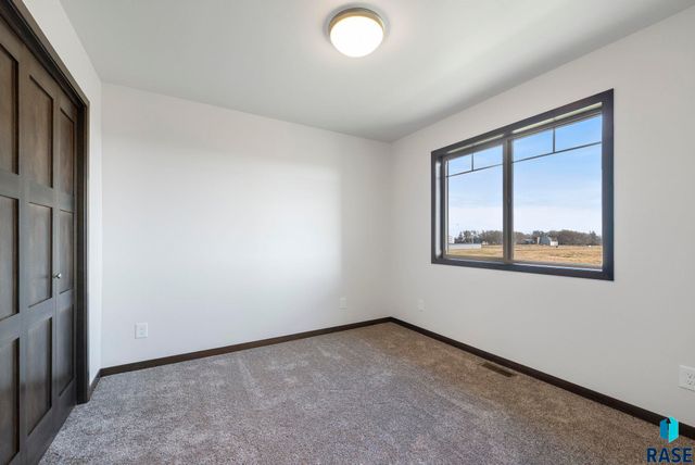 6146 S Bison Pl Place, Sioux Falls, SD 57108