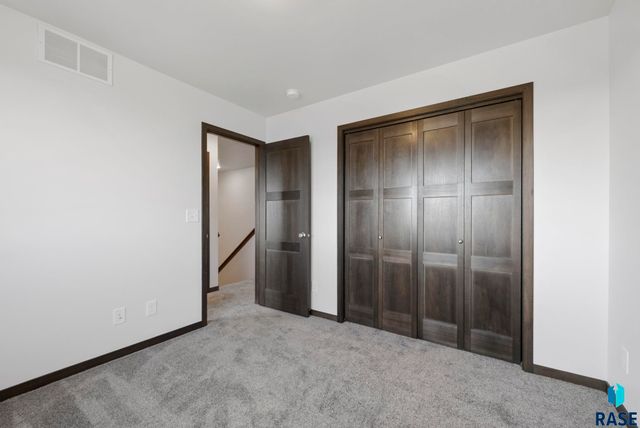 6146 S Bison Pl Place, Sioux Falls, SD 57108