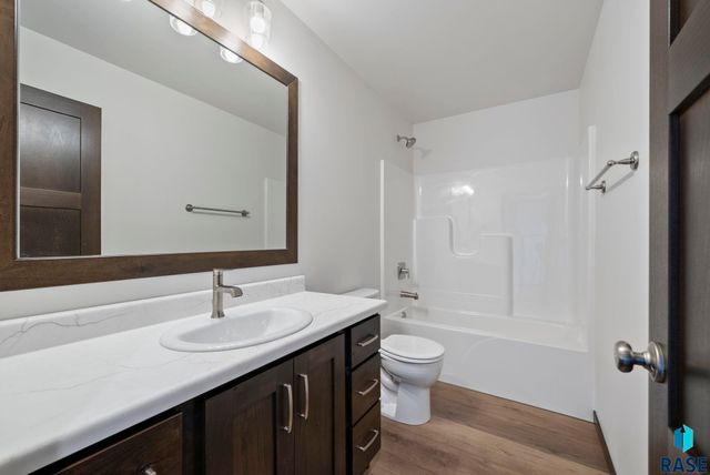 6146 S Bison Pl Place, Sioux Falls, SD 57108