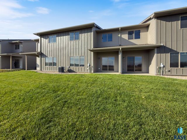 6146 S Bison Pl Place, Sioux Falls, SD 57108