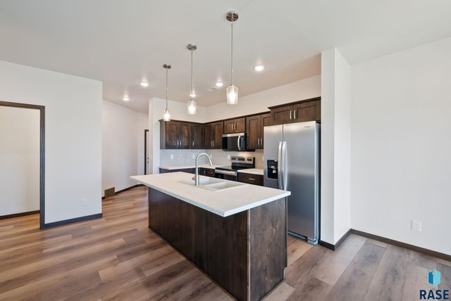 6146 S Bison Pl Place, Sioux Falls, SD 57108