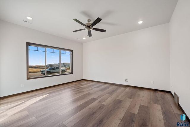 6146 S Bison Pl Place, Sioux Falls, SD 57108