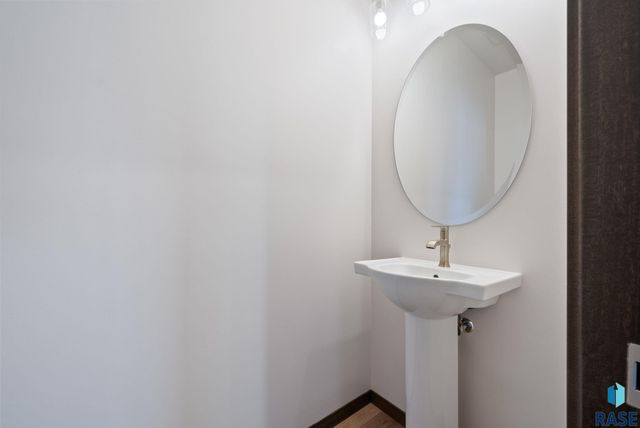 6146 S Bison Pl Place, Sioux Falls, SD 57108