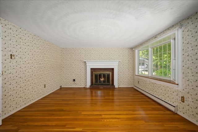 6 Jackie Dr, Millbury, MA 01527