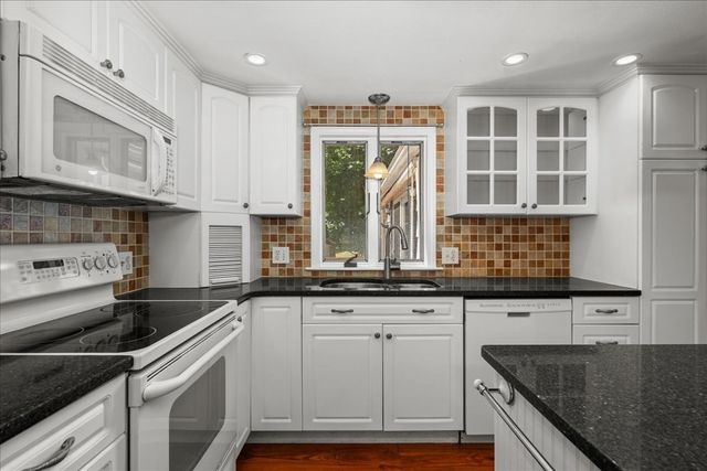 6 Jackie Dr, Millbury, MA 01527