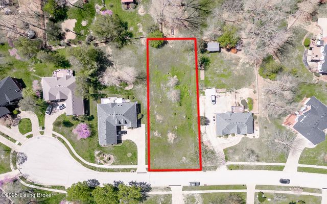 526 Wood Lake Dr, La Grange, KY 40031