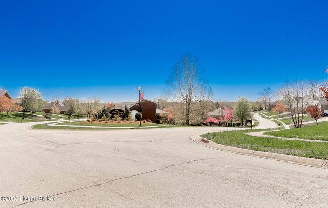 526 Wood Lake Dr, La Grange, KY 40031