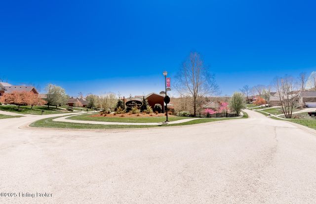 526 Wood Lake Dr, La Grange, KY 40031