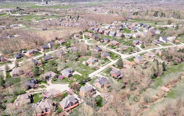 526 Wood Lake Dr, La Grange, KY 40031