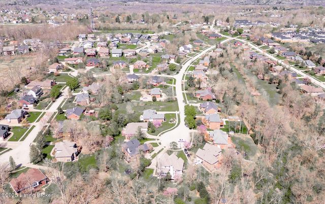 526 Wood Lake Dr, La Grange, KY 40031