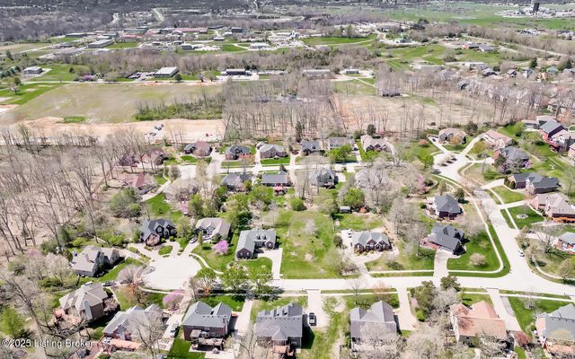 526 Wood Lake Dr, La Grange, KY 40031