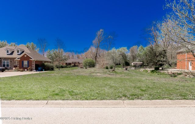 526 Wood Lake Dr, La Grange, KY 40031