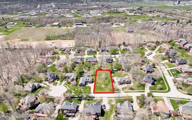 526 Wood Lake Dr, La Grange, KY 40031