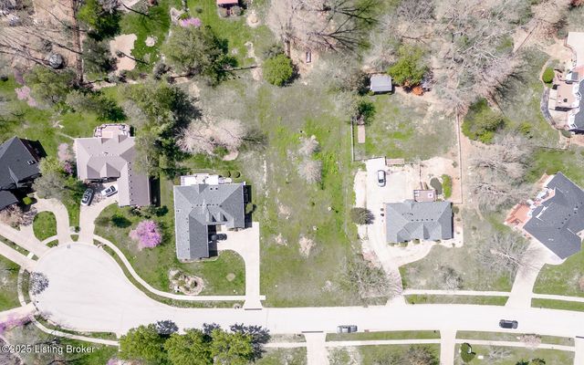 526 Wood Lake Dr, La Grange, KY 40031