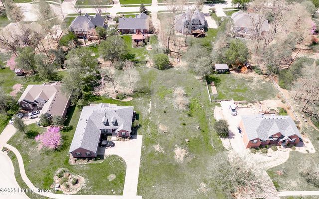 526 Wood Lake Dr, La Grange, KY 40031