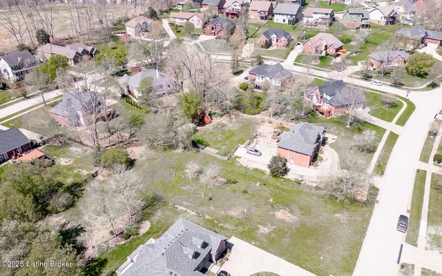 526 Wood Lake Dr, La Grange, KY 40031