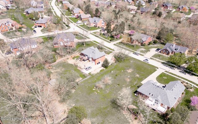 526 Wood Lake Dr, La Grange, KY 40031