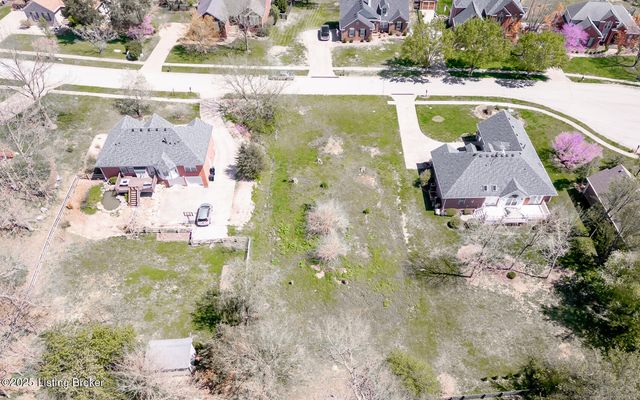 526 Wood Lake Dr, La Grange, KY 40031