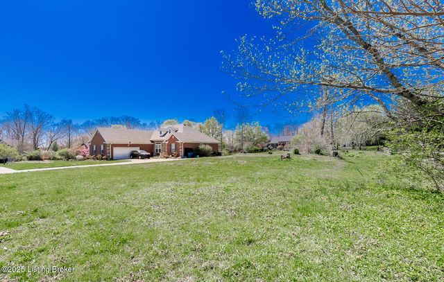 526 Wood Lake Dr, La Grange, KY 40031