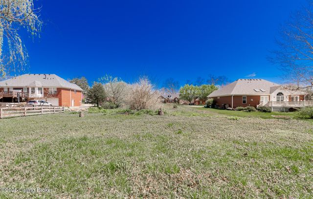 526 Wood Lake Dr, La Grange, KY 40031