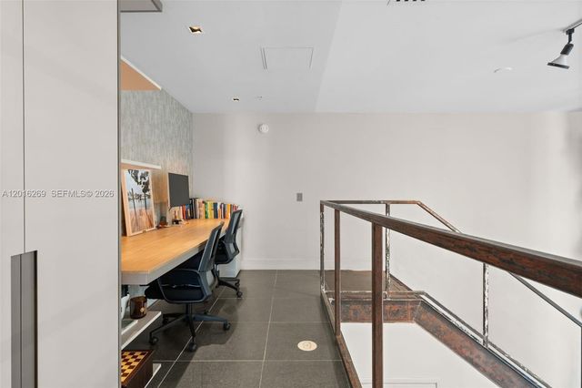 300 S Biscayne Blvd L-L02, Miami, FL 33131