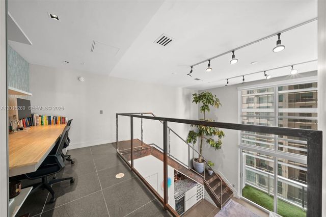 300 S Biscayne Blvd L-L02, Miami, FL 33131
