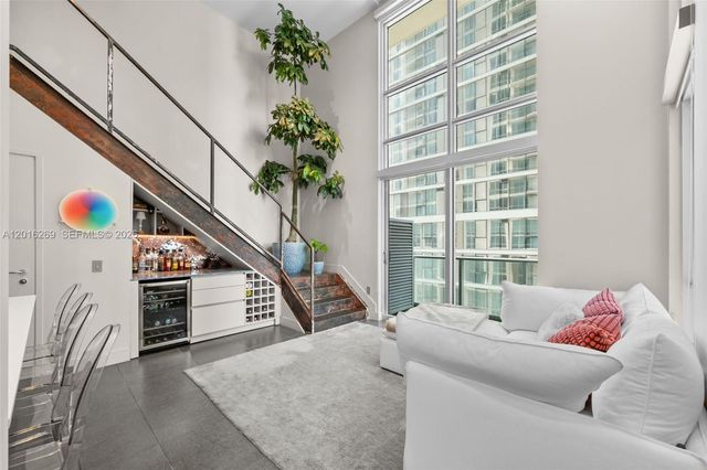 300 S Biscayne Blvd L-L02, Miami, FL 33131