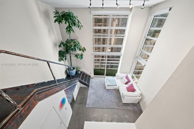 300 S Biscayne Blvd L-L02, Miami, FL 33131