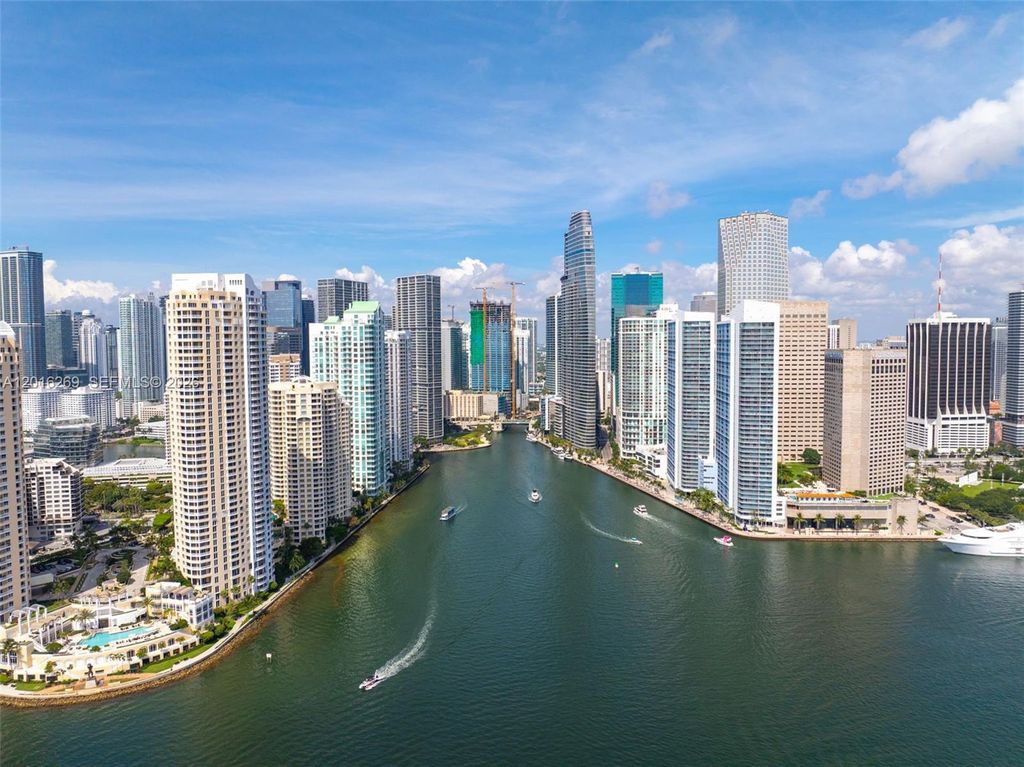 300 S Biscayne Blvd L-L02, Miami, FL 33131