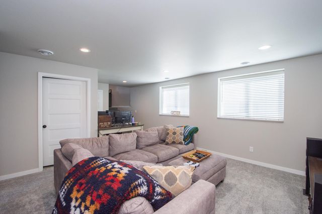 2618 74th Avenue S, Fargo, ND 58104