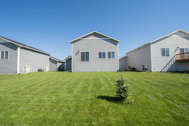 2618 74th Avenue S, Fargo, ND 58104