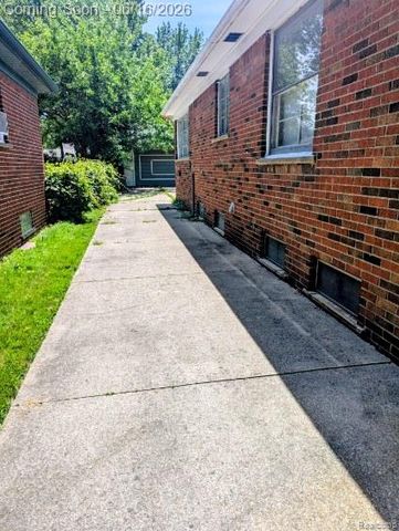 21708 Madison Street, St. Clair Shores, MI 48081