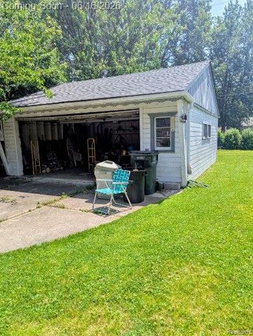 21708 Madison Street, St. Clair Shores, MI 48081