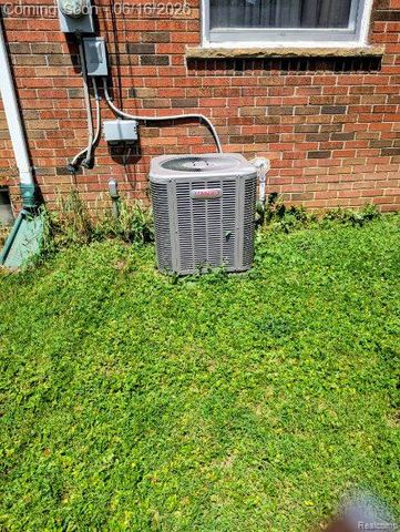 21708 Madison Street, St. Clair Shores, MI 48081